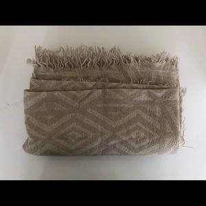 Aritzia Accessories - ✨ NWOT Wilfred Pop Art Blanket Scarf (Tan/Cream) Aritzia Accessories - ✨ NWOT Wilfred Pop Art Blanket Scarf (Tan/Cream)